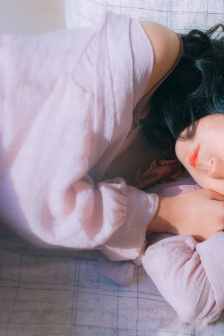 美女牛仔裤短裤高清图片